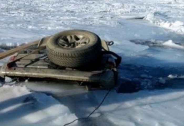 УАЗ-469 машинтай зорчигчид “Хагийн хар нуур“-т живж, хоёр иргэн амь эрсэджээ