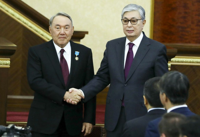 Казахстаны ерөнхийлөгч анх удаа Назарбаевыг шүүмжлэв