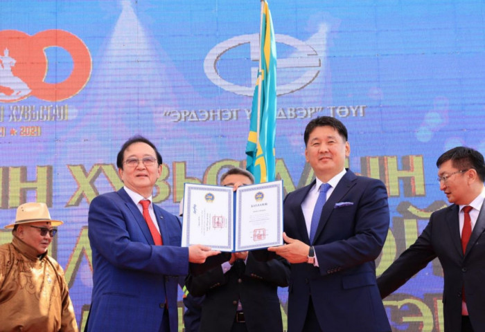 Ерөнхийлөгчийн зарлигаар Эрдэнэт үйлдвэрийг  Монгол Улсын БААТАР цолоор шагналаа